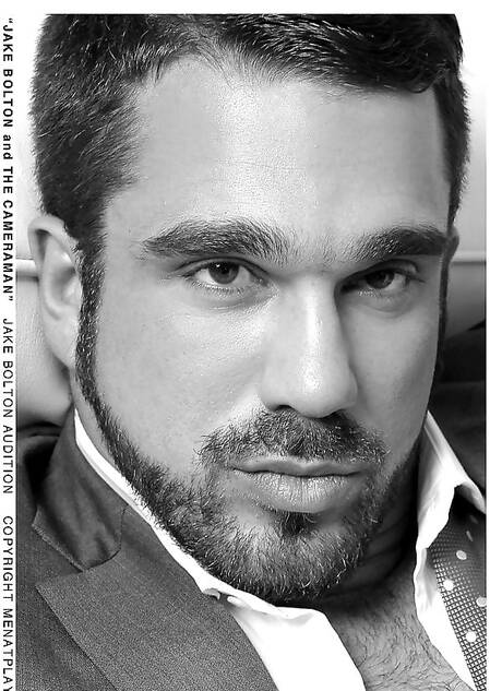 El semental Jake Bolton muestra un cuerpo perfecto