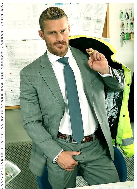 De gespierde Engelse Dan Broughton en de gespierde Amerikaanse Landon Conrad hebben een hete seksscène