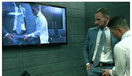 Le taureau italien Marco Rubi et Misha Dante baisent le cul après une fellation