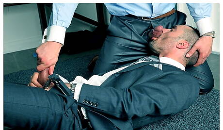 德國健壯的漢斯·柏林和英國健壯的伊薩克·瓊斯享受了一場美妙的性愛