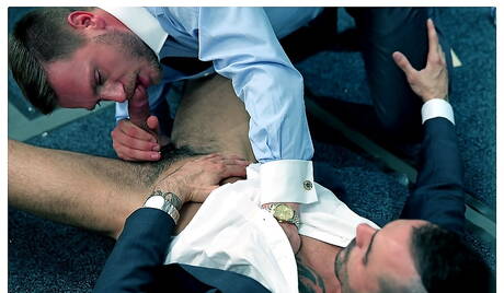 德國健壯的漢斯·柏林和英國健壯的伊薩克·瓊斯享受了一場美妙的性愛