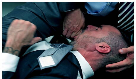 德國健壯的漢斯·柏林和英國健壯的伊薩克·瓊斯享受了一場美妙的性愛