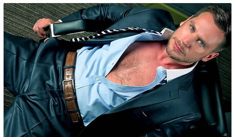 德國健壯的漢斯·柏林和英國健壯的伊薩克·瓊斯享受了一場美妙的性愛