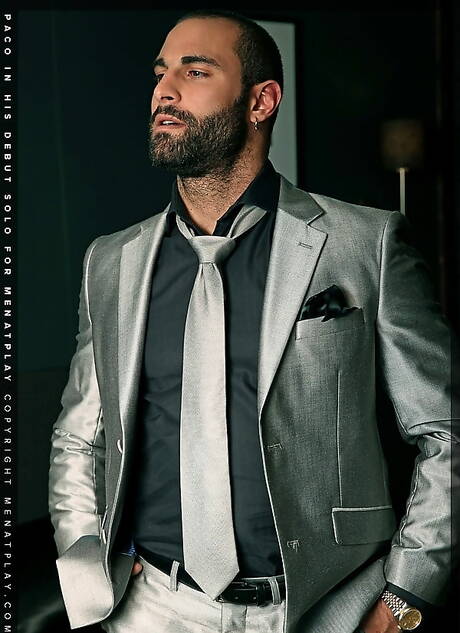 Muscular Paco jerk off