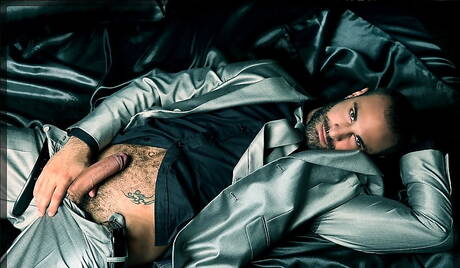 Muscular Paco jerk off