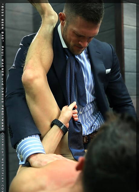 Der gutaussehende Ungar Darius Ferdynand und der starke amerikanische Bulle Paul Wagner lutschen und vögeln sich gegenseitig