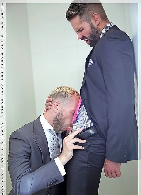 Die reife spanische Bärin Dani Robles und der harte Kerl Misha Dante ficken nach dem Schwanzlutschen unter der Dusche