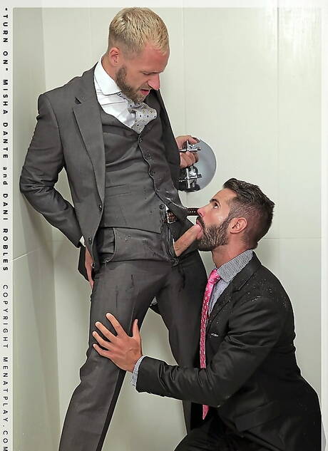 Spanish mature bear Dani Robles and tough guy Misha Dante fuck after dick sucking in shower