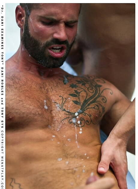 O bonitão Dani Robles e o musculoso Tony Gys fazem um bom sexo