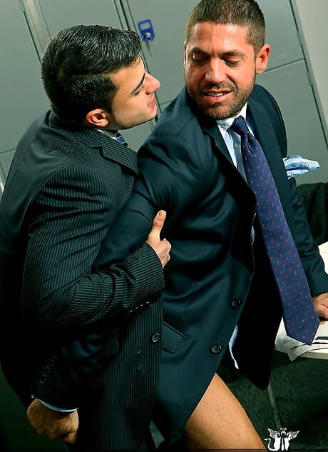 Men At Play: Beautiful buddy Axel Brooks and gorgeous boy Harry Louis have a good sex