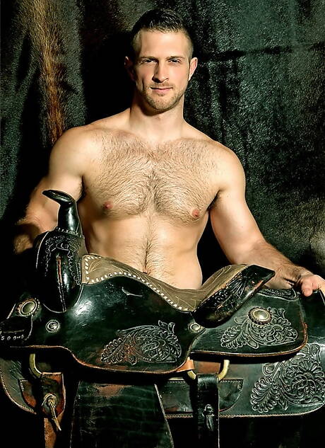 Amerikaanse bodybuilder Paul Wagner toont een gespierd lichaam