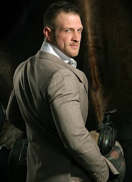 Amerikaanse bodybuilder Paul Wagner toont een gespierd lichaam