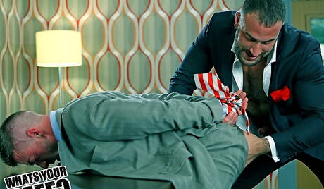 肌肉發達的斯科特·亨特和肌肉發達的斯賓塞·里德被繩索捆綁