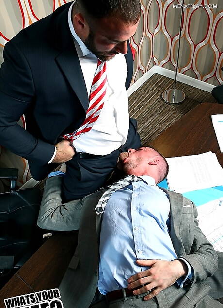 肌肉發達的斯科特·亨特和肌肉發達的斯賓塞·里德被繩索捆綁