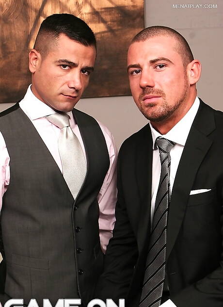 Superhengst David Dirdam und der gut gebaute Brite Marco Sessions beim heißen Analsex