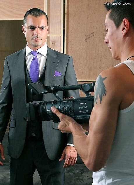 Le costaud anglais Isaac Jones et le bien bâti Jake Reed dans une sodomie torride