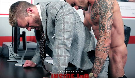 英國肌肉男Issac Jones和美國帥哥Landon Conrad的激情同性戀行為