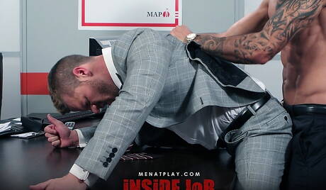 Engelse spierbundel Isaac Jones en Amerikaanse hengst Landon Conrad in hete homoseksuele actie