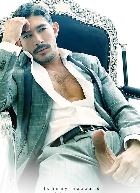 Il muscoloso americano Johnny Hazzard mostra un corpo robusto