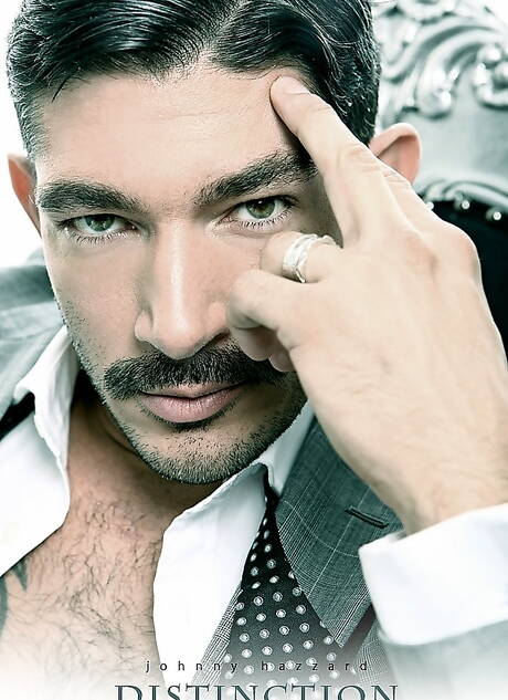 Il muscoloso americano Johnny Hazzard mostra un corpo robusto