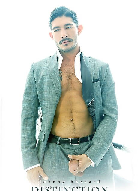 Il muscoloso americano Johnny Hazzard mostra un corpo robusto