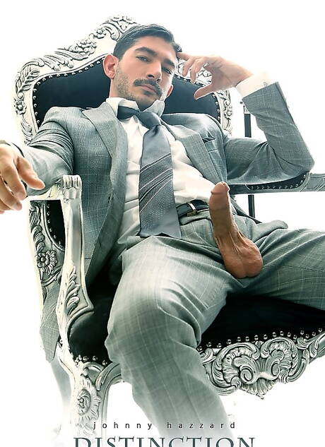 Il muscoloso americano Johnny Hazzard mostra un corpo robusto