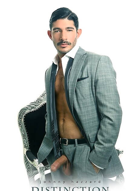 Il muscoloso americano Johnny Hazzard mostra un corpo robusto