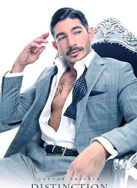 Il muscoloso americano Johnny Hazzard mostra un corpo robusto