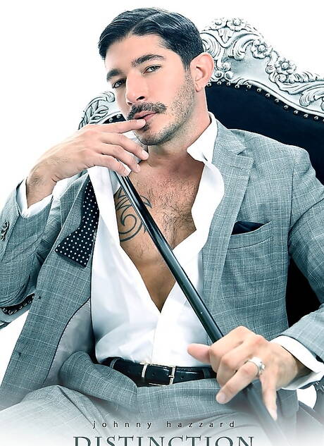 Il muscoloso americano Johnny Hazzard mostra un corpo robusto