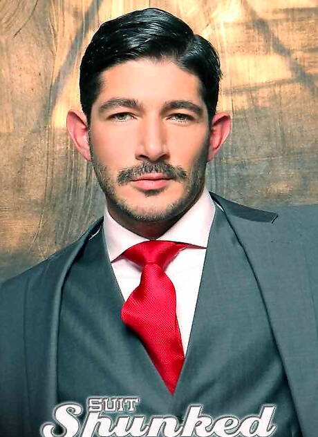 O durão americano Johnny Hazzard e o bem constituído cipriota Leo Domenico fazem um sexo quente de casal