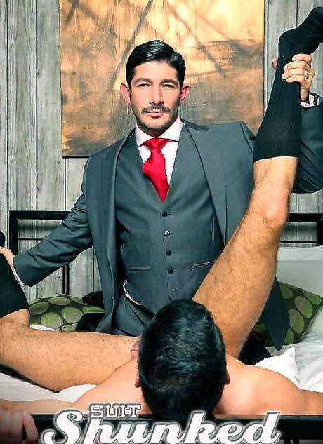 O durão americano Johnny Hazzard e o bem constituído cipriota Leo Domenico fazem um sexo quente de casal