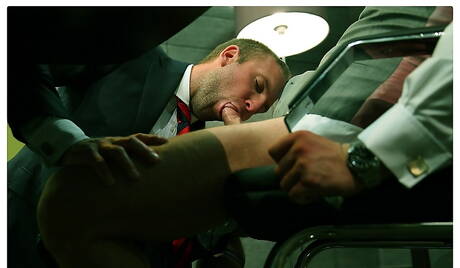 De gespierde Duitse Hans Berlin en de gespierde Amerikaanse Tom Wolfe in hete anale seks