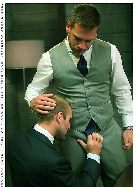 Niemiecki muskularny Hans Berlin i dobrze zbudowany amerykański Tom Wolfe w gorącym seksie analnym