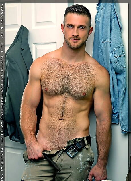 Engelse stoere kerel Dan Broughton en Amerikaanse stier Paul Wagner neuken elkaar na een pijpbeurt