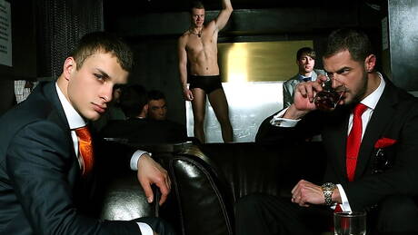 Gays maduros e sérios Alex Parry, Carlos Caballero, Patrik lambendo bundas e chupando paus grandes