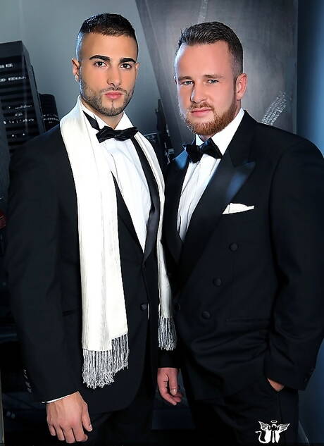 Seksowny ogier Ben Brown i piękny chłopak Will Helm ruchają się w dupę po ssaniu