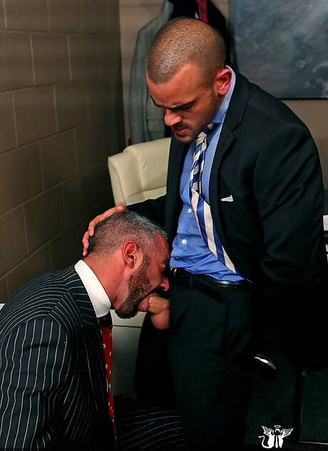 Der amerikanische Kraftprotz Damien Crosse und Samson Stone haben guten Sex