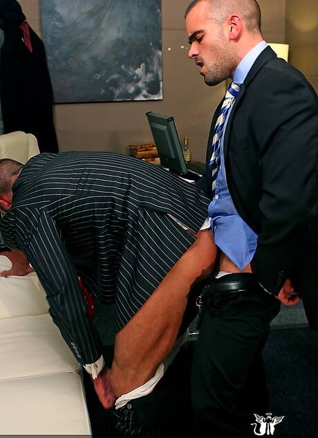 Der amerikanische Kraftprotz Damien Crosse und Samson Stone haben guten Sex