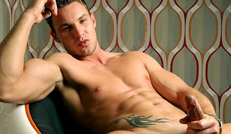 Hunky guy Bailey Morgan shows a perfect body