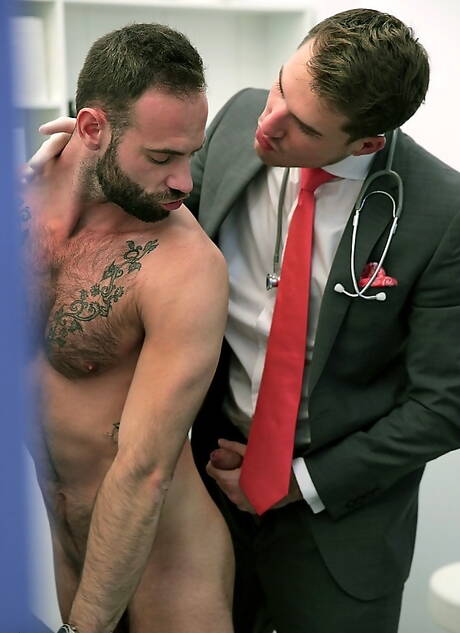 Jonan Wolff und der französische Muskelprotz Theo Ford haben guten Sex