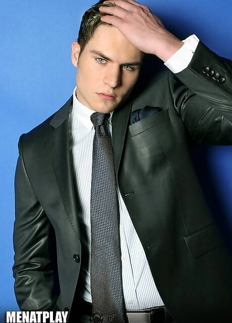 Muscular Josh Ryan shows a perfect body