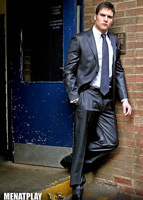 Muscular Josh Ryan shows a perfect body