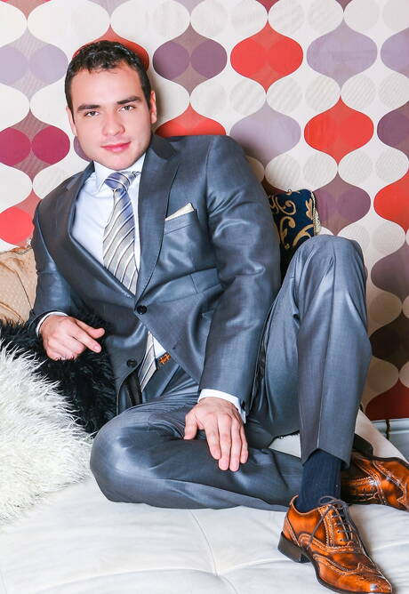 Der muskulöse Steve Hunt masturbiert