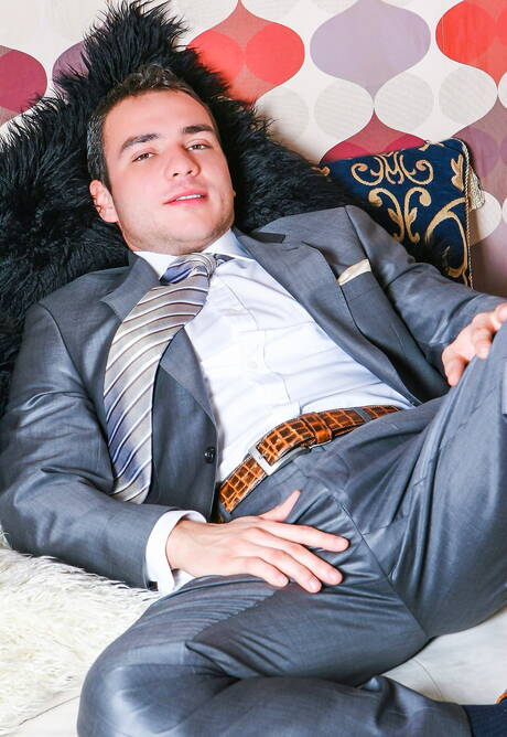 Der muskulöse Steve Hunt masturbiert