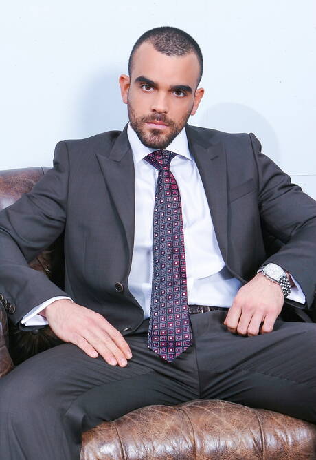 Men At Play: Well-built Damien Crosse and husky guy Neil Stevens teasing with dildo