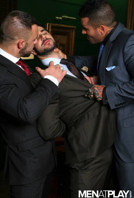 Die versauten Jungs Alexsander Freitas, Bruno Knight und Dean Monroe beim heißen Gruppensex