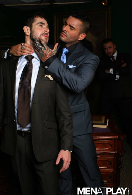 Die versauten Jungs Alexsander Freitas, Bruno Knight und Dean Monroe beim heißen Gruppensex