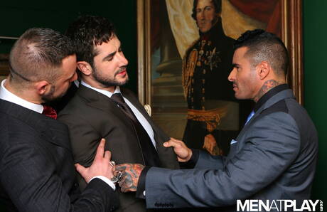 Die versauten Jungs Alexsander Freitas, Bruno Knight und Dean Monroe beim heißen Gruppensex