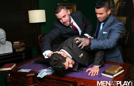 Die versauten Jungs Alexsander Freitas, Bruno Knight und Dean Monroe beim heißen Gruppensex