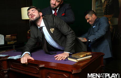 Die versauten Jungs Alexsander Freitas, Bruno Knight und Dean Monroe beim heißen Gruppensex